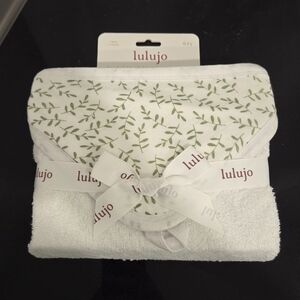 Lulujo NWT Baby Towel